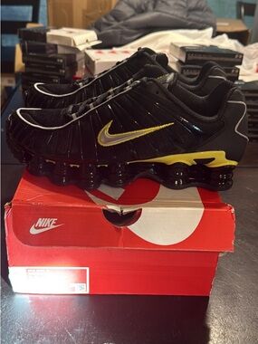 Brand new Nike Shox TL Black/ Metallic silver size Men 8.5/Women 10